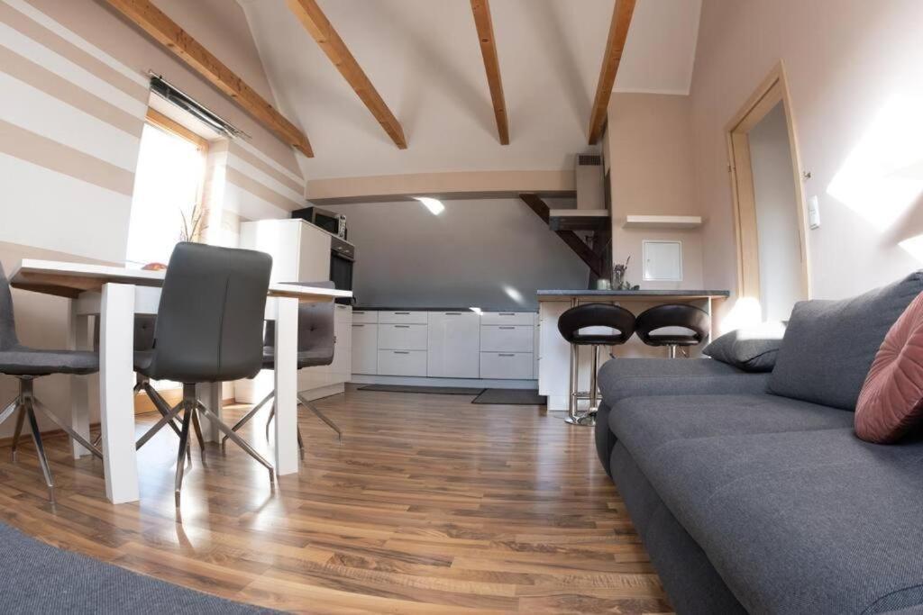 Moderne, Gemuetliche Dg-Wohnung In Ruhiger Lage Neunburg vorm Wald Esterno foto
